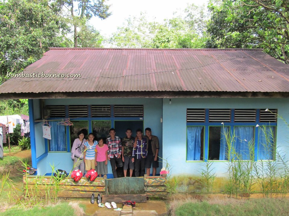 The family at Paling Luar village, Sangau Ledo whom we stayed for 2 nights