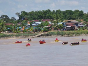 Fort Alice, Iban, kayaking, longboat paddling, Lupar River, Malaysia, regatta, Sarawak Event, Simanggang, stand up paddler, Sungai Batang Lupar, surfing, Tidal Wave, tides, water sports