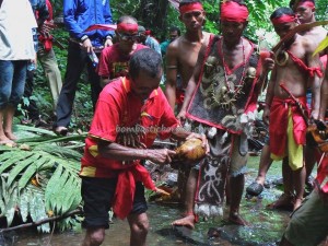 authentic, Dayak Bakati, culture, Dusun Sujah, Indonesia event, indigenous, Nyabankng, nyobeng, Riam Bakrim, ritual, rumah adat, spiritual, traditional, trekking, tribal, tribe, Waterfall,