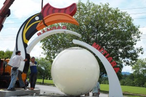 Bandar Mutiara, sculpture, Borneo, dayak bidayuh, Entikong, Malaysia, news, Pontianak, 沙捞越, town, update, transborder, crossborder,