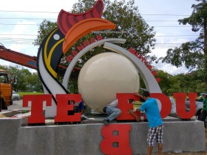 Bandar, hornbill sculpture, dayak bidayuh, Entikong, Kuching, Malaysia, news, Pontianak, 沙捞越, town, update, transborder, crossborder,