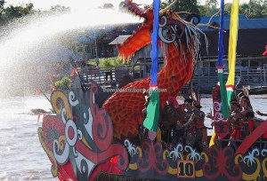 River Parade, Lomba Jukung, Pesta adat, Authentic, Borneo, 中加里曼丹, Palangkaraya, carnival, Ethnic, native, Kahayan River, Pariwisata, tourist attraction, traditional, tribal, tribe