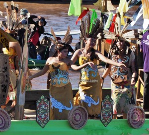 River Parade, Lomba Jukung, Pesta adat, Indigenous, Borneo, cultural dance, central Kalimantan, carnival, Ethnic, native, Sungai Kahayan, Obyek wisata, tourism, traditional, tribal, tribe
