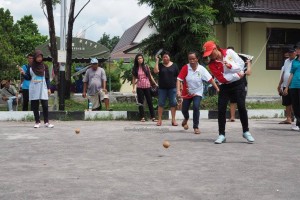 traditional sports, permainan tradisional, games, authentic, Borneo, Festival budaya. Isen Mulang, Indonesia, Palangka Raya, competition, event, native, tourism, travel guide, tribe, backpackers,