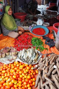 local vegetable, food, dayak, native, Ethnic Banjarese, Borneo, Indonesia, river city, street market, tourism, tourist attraction, traditional, travel guide, village, 馬辰