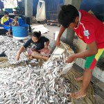 Kampung Awat-Awat, Water Village, traditional, backpackers, destination, Borneo, Sarawak, nelayan, Tourism, tourist attraction, seafood, exotic delicacy, smoked fish, fishy snack, crossborder, 老越砂拉越