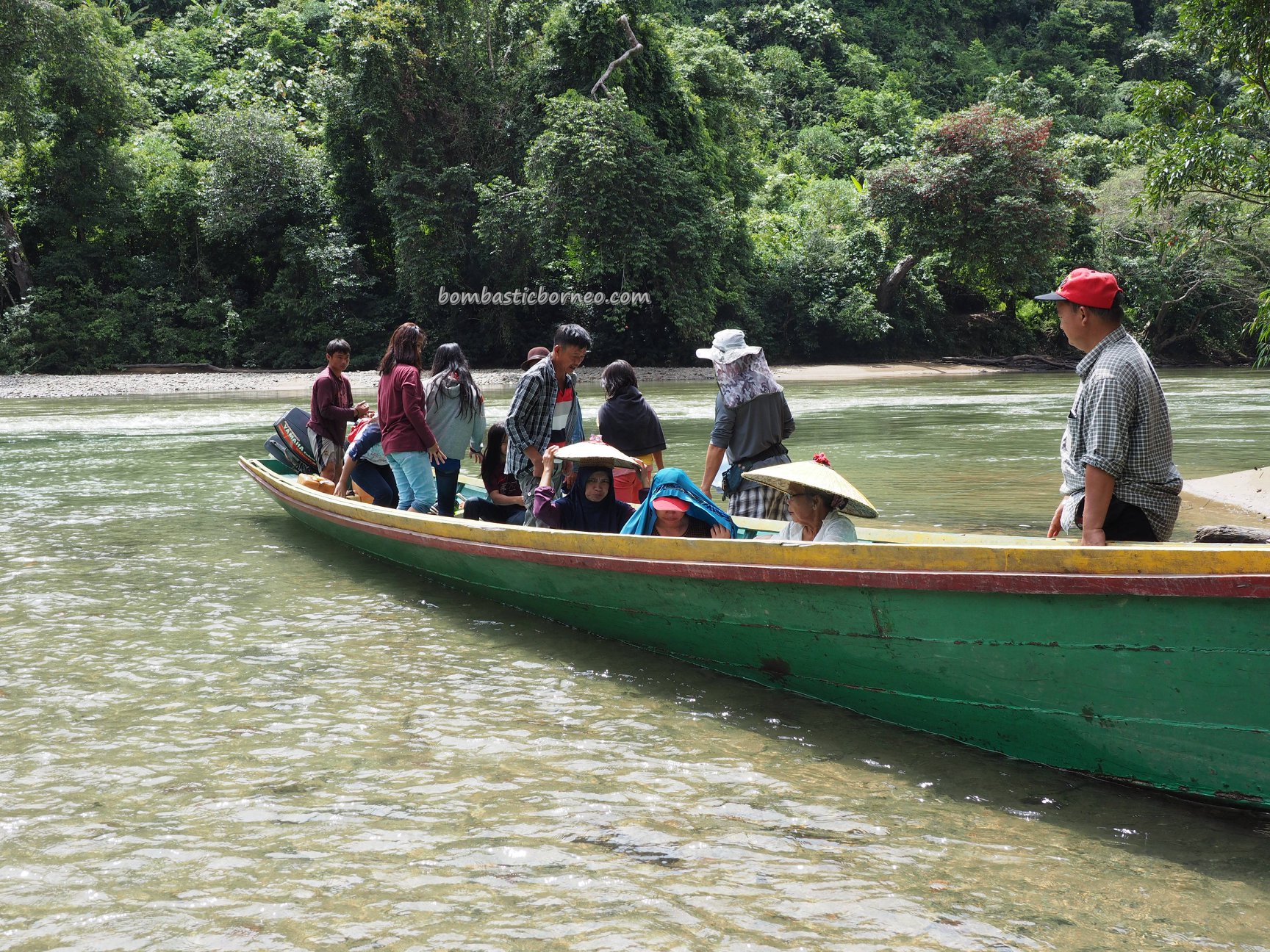 Speedboat ride, Sungai Hovongan, backpackers, destination, West Kalimantan, Kapuas Hulu, Putussibau Selatan, Tourism, tourist attraction, travel guide, crossborder, 婆罗洲卡江, 印尼西加里曼丹