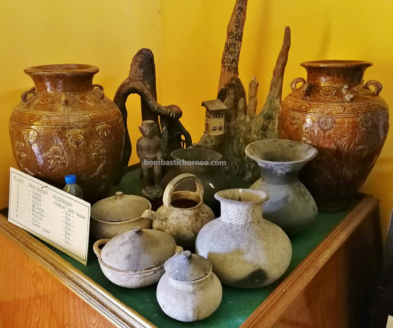 museum, antique, artifacts, Palace, Keraton, Malay Sultanate, Borneo, Indonesia, Obyek wisata, Tourism, traditional, travel guide, cross border, 印尼新党皇宮, 婆羅洲西加里曼丹,