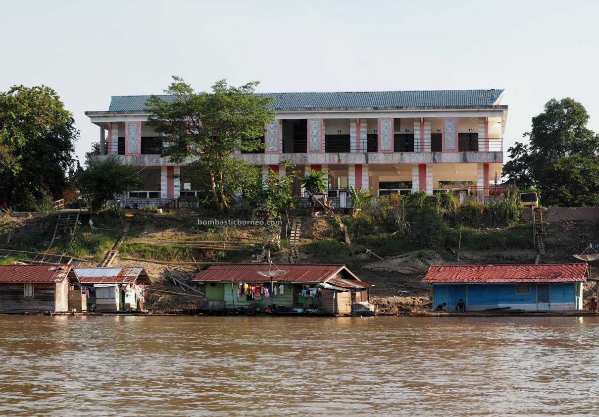 rumah terapung, floating house, authentic, traditional, backpackers, Borneo, Indonesia, Sungai, Tourism, tourist attraction, travel guide, Cross Border, 婆罗洲游踪, 西加里曼丹默拉维河, 彬路水上之家,