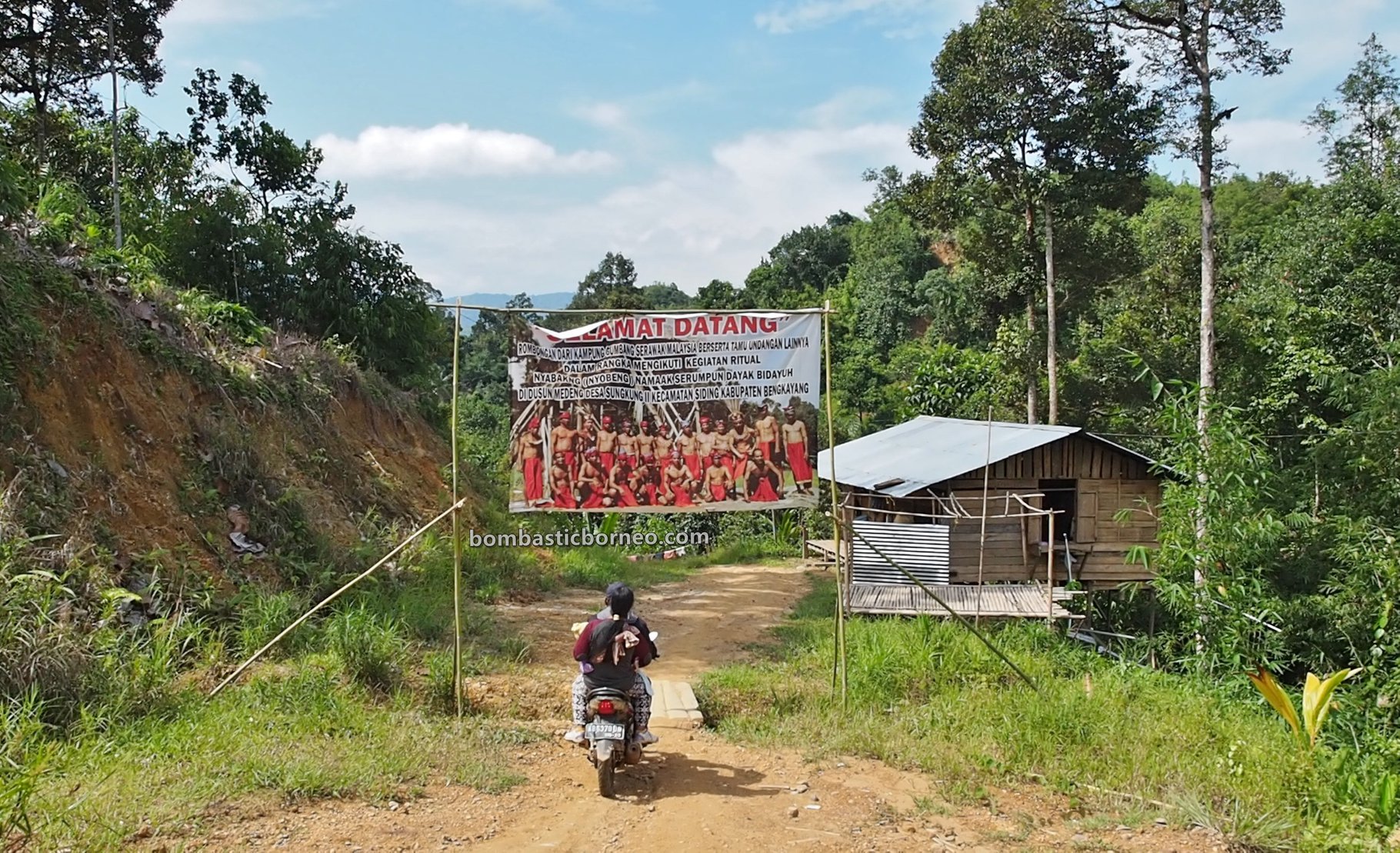 adventure, motorbike ride, authentic, traditional, Gawai Padi, Dayak Bidayuh, native, Highland, Village, Tourism, travel guide, Trans Borneo, 穿越婆罗洲土著, 印尼西加里曼丹, 宋宫比达友族