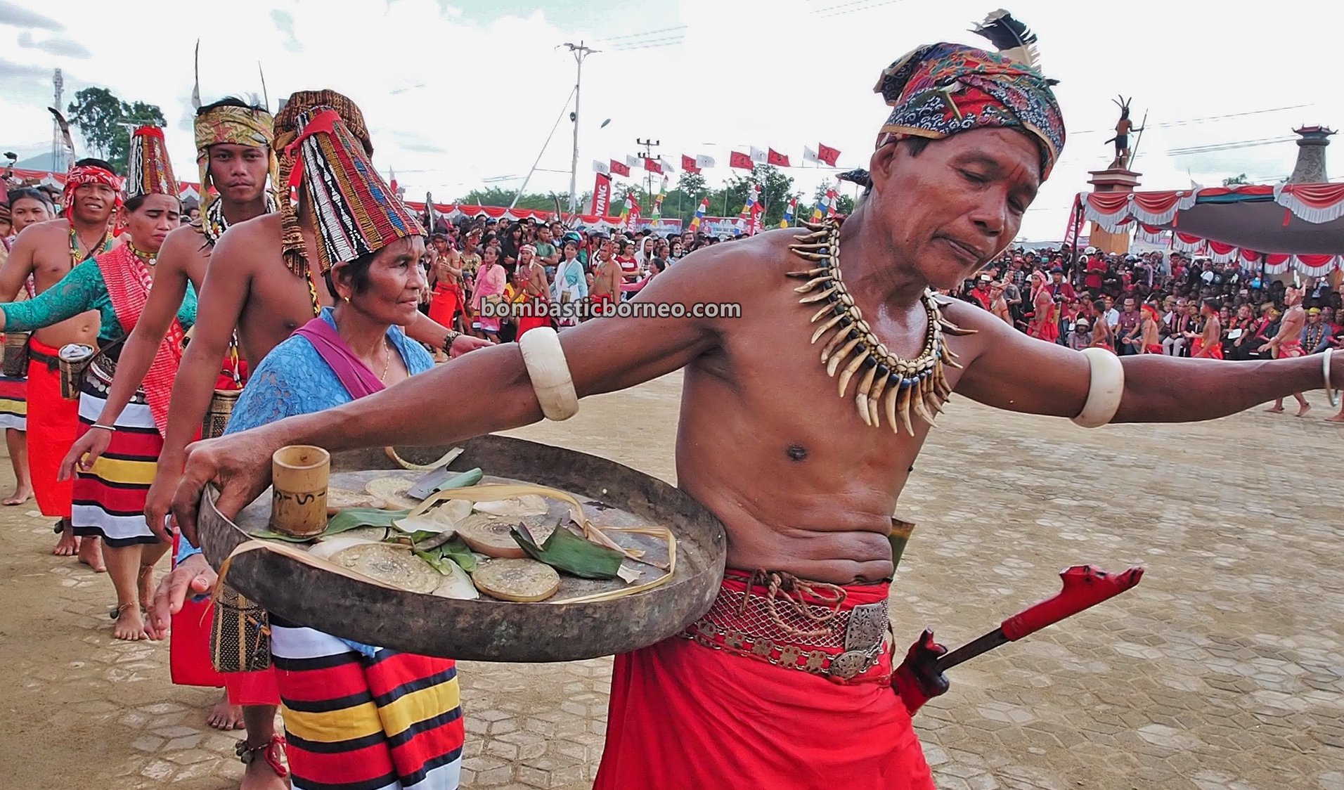 authentic, indigenous, culture, ethnic, event, Indonesia, West Kalimantan, Ramin Bantang, backpackers, Obyek wisata, Tourism, Trans Borneo, 婆罗洲原住民部落, 印尼西加里曼丹, 孟加映达雅文化,