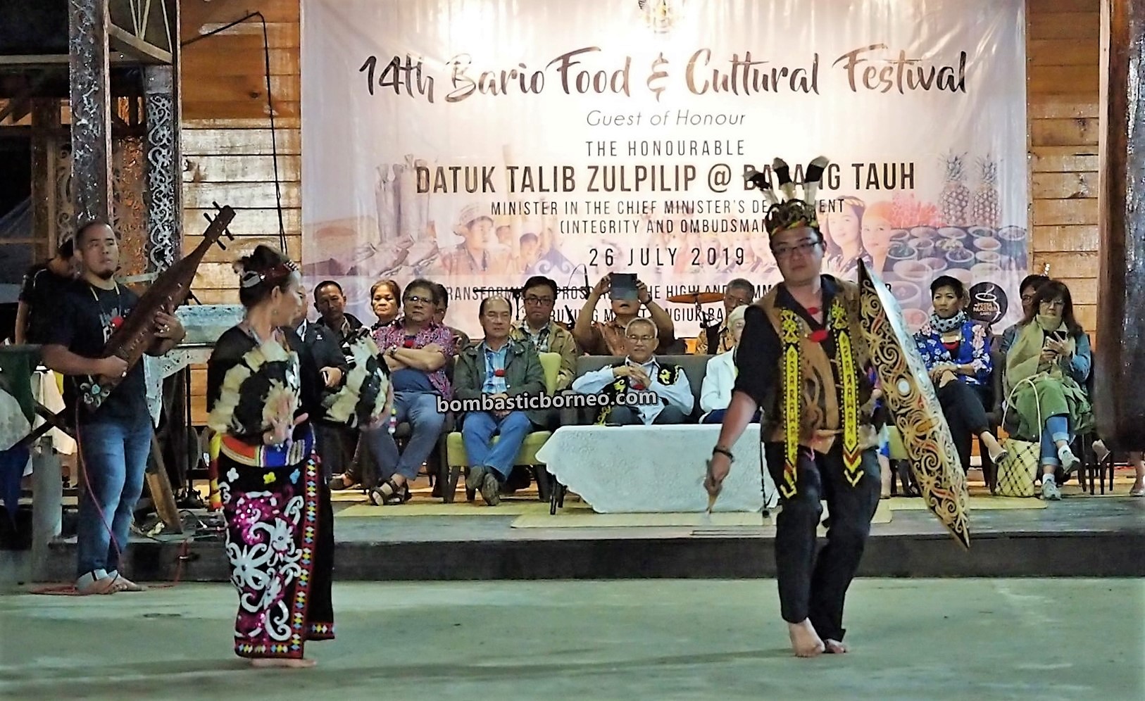 Bario Food Cultural Festival, traditional dance, authentic, indigenous, exploration, Dayak, Ethnic, Orang Ulu, tribal, event, Malaysia, Tourist attraction, 探索婆罗洲砂拉越, 巴里奥加拉毕族文化, 乌鲁人传统舞蹈