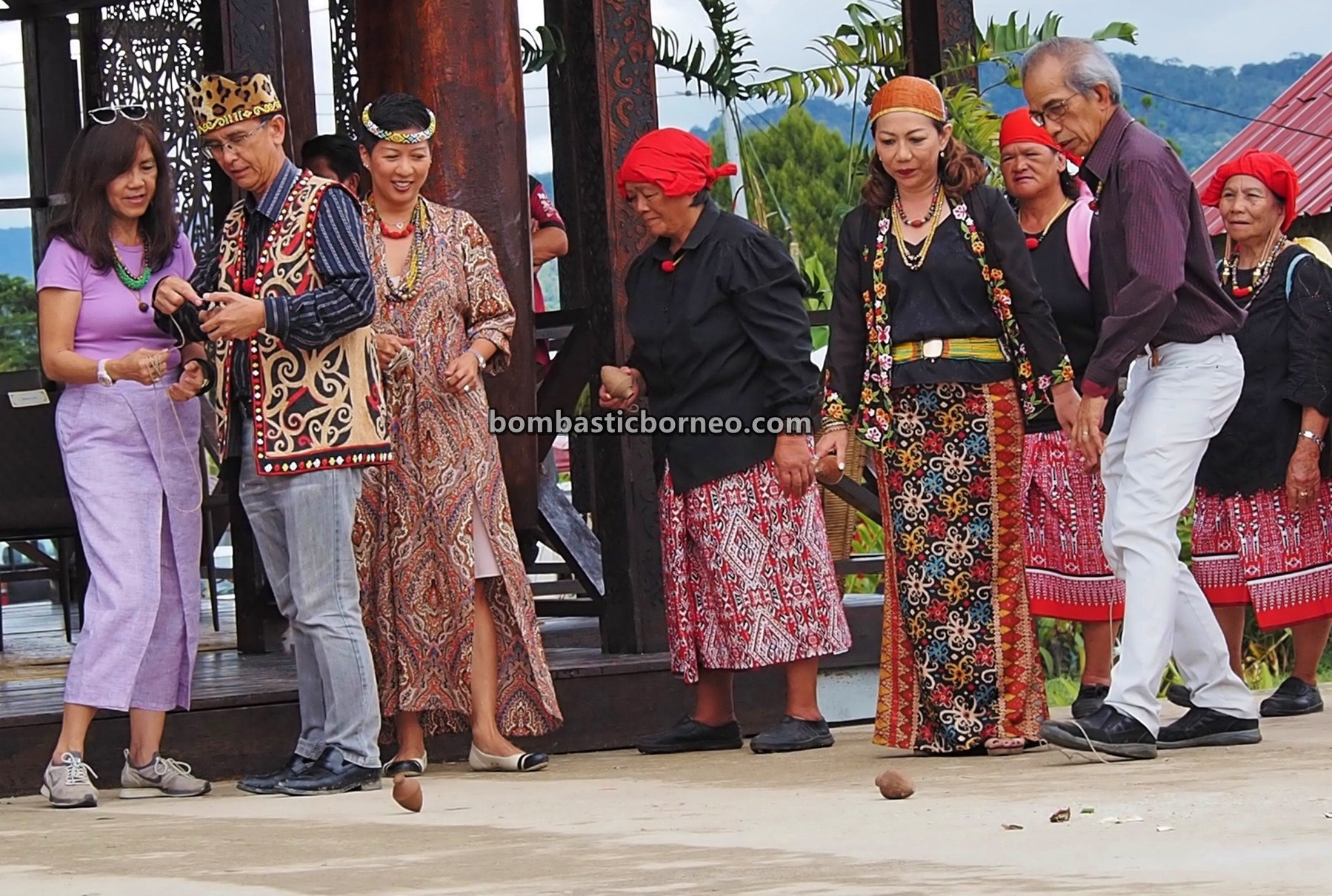 Bario Food Culture Festival, traditional games, authentic, backpackers, destination, exploration, native, tribe, Malaysia, Tourism, travel guide, Trans Borneo, 马来西亚砂拉越原住民, 巴里奥达雅加拉毕族, 乌鲁人土著部落,